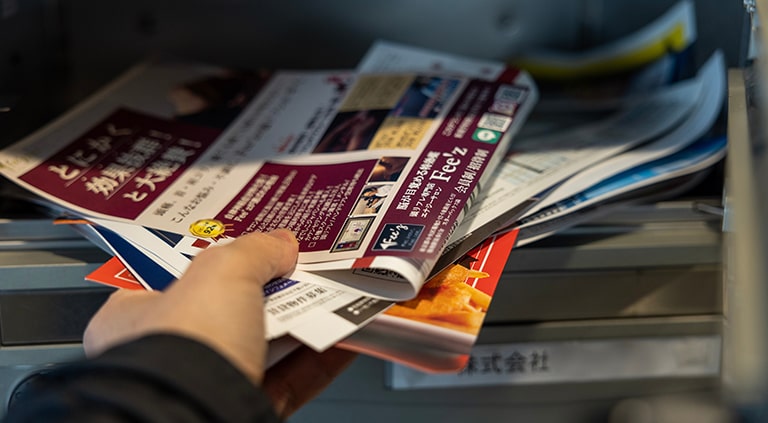 チラシで入っている無料不用品回収は怪しい？信頼できる業者の8つの選び