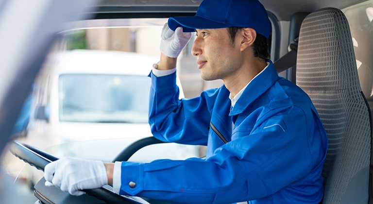 不用品回収を個人事業主として開業する完全ガイド。古物商許可など必要な資格・許可の取得方法、初期費用150万円の内訳、開業届の手続きまで専門業者が詳しく解説。個人事業主で不用品回収業を成功させるポイントを網羅した決定版です。